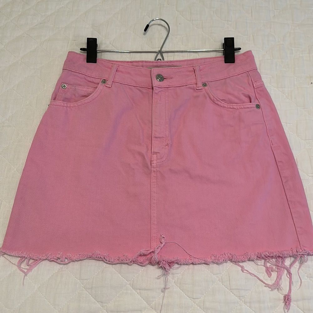 NWOT Topshop Moto Bubblegum Pink Distressed Mini Skirt Size 6 - Picture 6 of 11